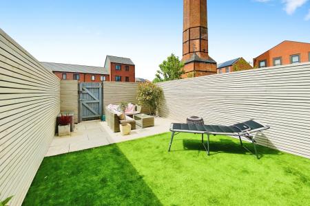 4 bedroom Town house for sale in Langton Way, Leicester, LE4