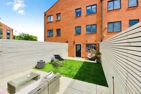 4 bedroom Town house for sale in Langton Way, Leicester, LE4