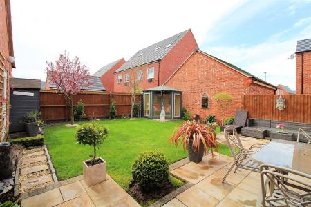 4 bedroom Detached house for sale in Linacre Crescent, Syston, LE7