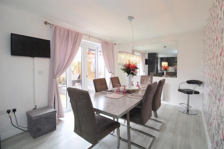 4 bedroom Detached house for sale in Linacre Crescent, Syston, LE7