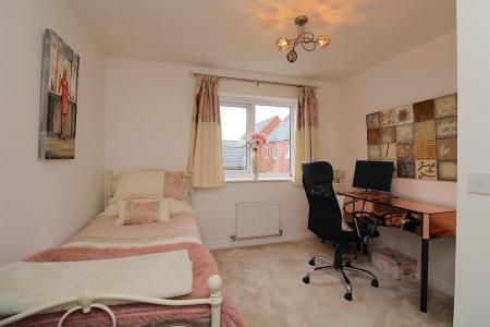 4 bedroom Detached house for sale in Linacre Crescent, Syston, LE7