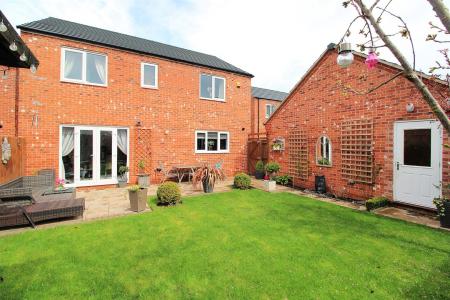 4 bedroom Detached house for sale in Linacre Crescent, Syston, LE7