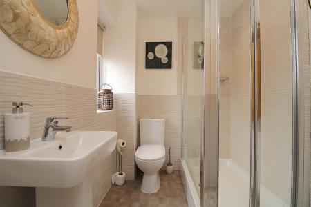 4 bedroom Detached house for sale in Linacre Crescent, Syston, LE7