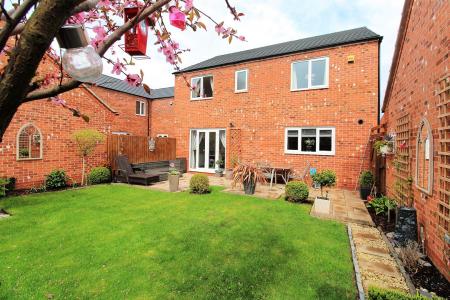 4 bedroom Detached house for sale in Linacre Crescent, Syston, LE7