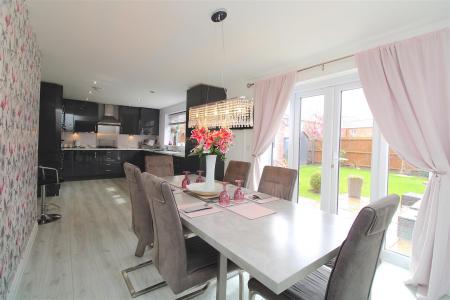 4 bedroom Detached house for sale in Linacre Crescent, Syston, LE7