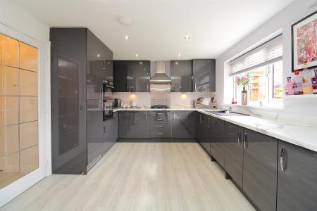 4 bedroom Detached house for sale in Linacre Crescent, Syston, LE7