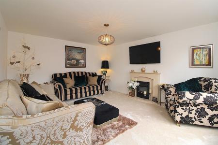 4 bedroom Detached house for sale in Linacre Crescent, Syston, LE7