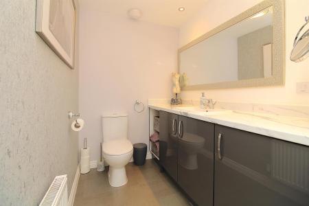 4 bedroom Detached house for sale in Linacre Crescent, Syston, LE7