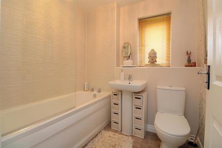 4 bedroom Detached house for sale in Linacre Crescent, Syston, LE7