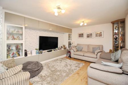 4 bedroom Detached house for sale in Loddington Close, Syston, LE7