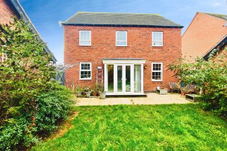 4 bedroom Detached house for sale in Loddington Close, Syston, LE7