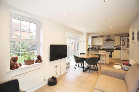 4 bedroom Detached house for sale in Loddington Close, Syston, LE7