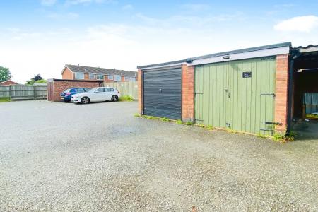 2 bedroom Terraced House for sale in Long Furrow, East Goscote, LE7