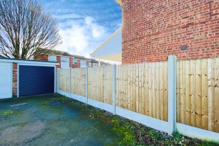 3 bedroom End of terrace house for sale in Long Furrow, East Goscote, LE7