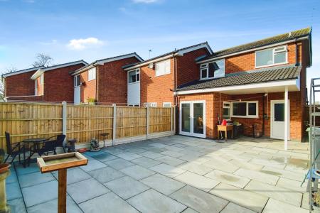 3 bedroom End of terrace house for sale in Long Furrow, East Goscote, LE7