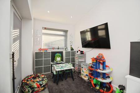 3 bedroom End of terrace house for sale in Extended and Modernised Home on Long Furrow, East Goscote