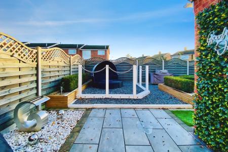 3 bedroom End of terrace house for sale in Extended and Modernised Home on Long Furrow, East Goscote