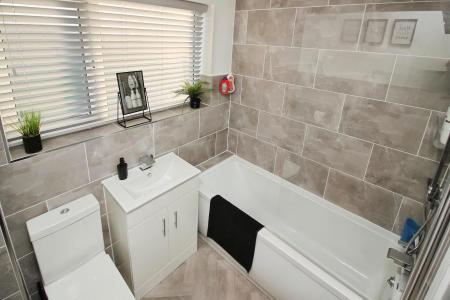 3 bedroom End of terrace house for sale in Extended and Modernised Home on Long Furrow, East Goscote