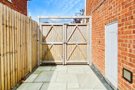 3 bedroom Semi-detached house for sale in Long Furrow, East Goscote, LE7