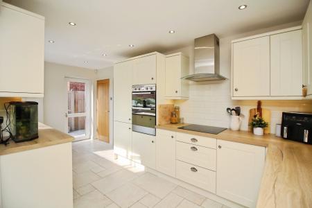 3 bedroom Semi-detached house for sale in Long Furrow, East Goscote, LE7