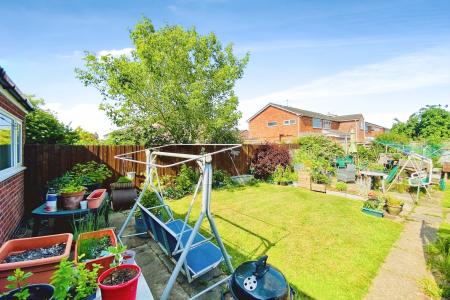 3 bedroom Semi-detached house for sale in Long Furrow, East Goscote, LE7