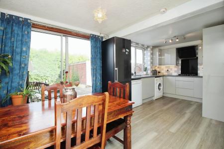 3 bedroom Semi-detached house for sale in Lonsdale Road, Thurmaston, LE4