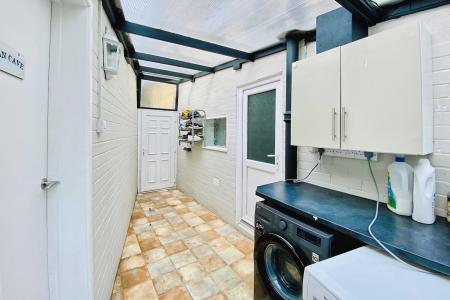 3 bedroom Semi-detached house for sale in Ludgate Close, Birstall, LE4