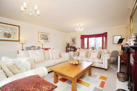 4 bedroom Detached house for sale in The Pinfold, Main Street, Queniborough, LE7