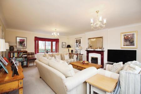 4 bedroom Detached house for sale in The Pinfold, Main Street, Queniborough, LE7