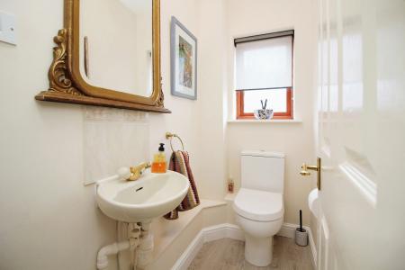 4 bedroom Detached house for sale in The Pinfold, Main Street, Queniborough, LE7