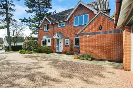 4 bedroom Detached house for sale in The Pinfold, Main Street, Queniborough, LE7