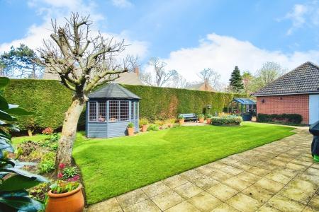 4 bedroom Detached house for sale in The Pinfold, Main Street, Queniborough, LE7