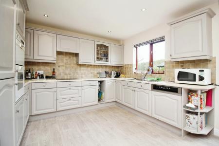 4 bedroom Detached house for sale in The Pinfold, Main Street, Queniborough, LE7