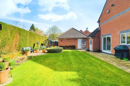 4 bedroom Detached house for sale in The Pinfold, Main Street, Queniborough, LE7