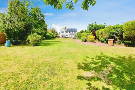 5 bedroom Detached house for sale in Melton Road, Syston, LE7