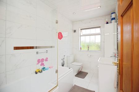 5 bedroom Detached house for sale in Melton Road, Syston, LE7