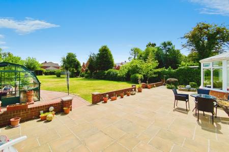 5 bedroom Detached house for sale in Melton Road, Syston, LE7