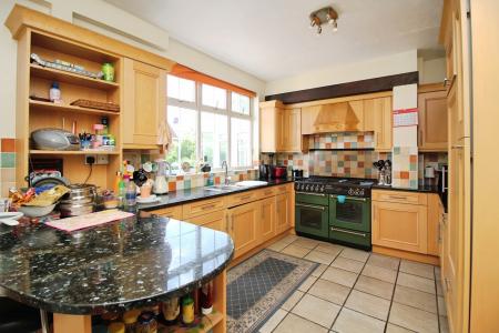 5 bedroom Detached house for sale in Melton Road, Syston, LE7