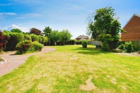 5 bedroom Detached house for sale in Melton Road, Syston, LE7