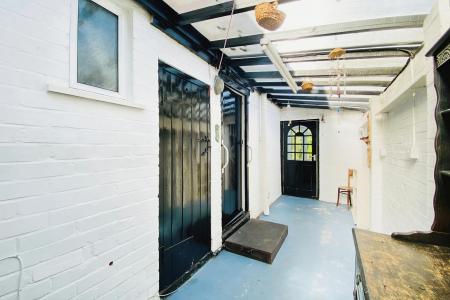 3 bedroom Semi-detached house for sale in Melton Road, Syston, LE7