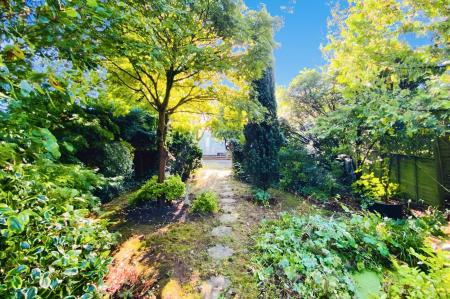 3 bedroom Semi-detached house for sale in Melton Road, Syston, LE7