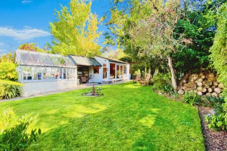 4 bedroom Detached house for sale in Melton Road, Rearsby, LE7