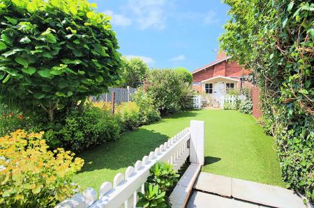 3 bedroom Terraced House for sale in Mere Lane, Queniborough, LE7