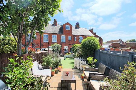 3 bedroom Terraced House for sale in Mere Lane, Queniborough, LE7