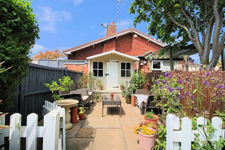 3 bedroom Terraced House for sale in Mere Lane, Queniborough, LE7