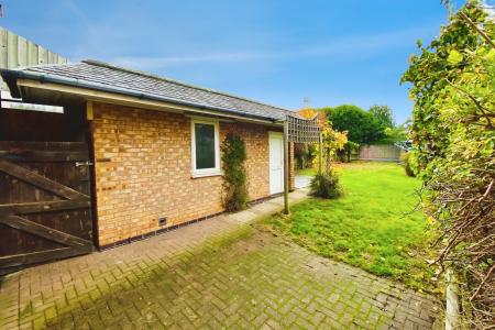 5 bedroom Semi-detached house for sale in Millstone Lane, Syston, LE7