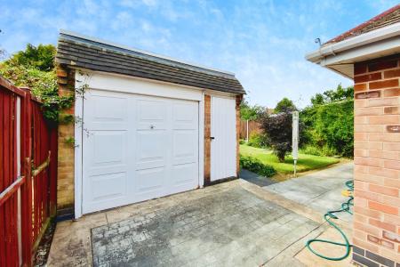 2 bedroom Detached bungalow for sale in Moorgate Avenue, Birstall, LE4