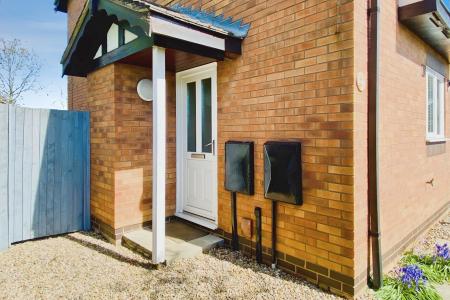 2 bedroom End of terrace house for sale in Moorland Road, Syston, LE7