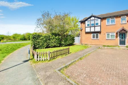2 bedroom End of terrace house for sale in Moorland Road, Syston, LE7