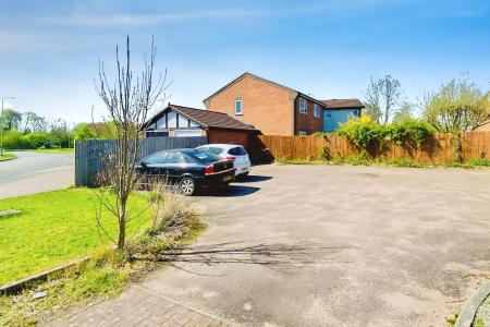 2 bedroom End of terrace house for sale in Moorland Road, Syston, LE7